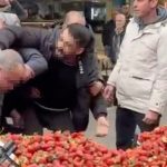 Sakarya’da seyyar satıcı, zabıtaya saldırdı