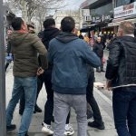 Sakarya’da seyyar satıcılar ile zabıta ekipleri birbirine girdi: 2 tutuklama