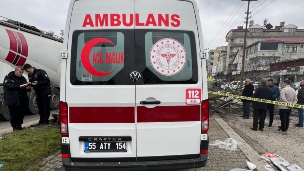 Samsun’da ambulans ile kamyon çarpıştı: 1 ölü 3 yaralı
