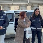 Samsun’da komşular arasındaki kıskançlık kavgası kanlı bitti: Suratını bıçakla yaraladı