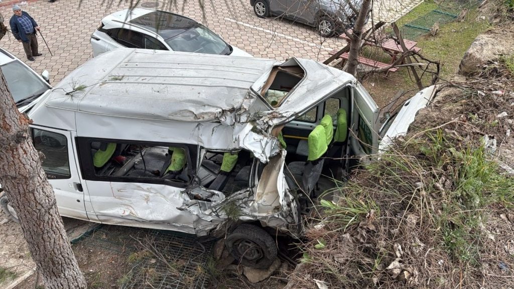 Samsun’da kontrolden çıkan kamyon 4 araca çarptı: 19 yaralı