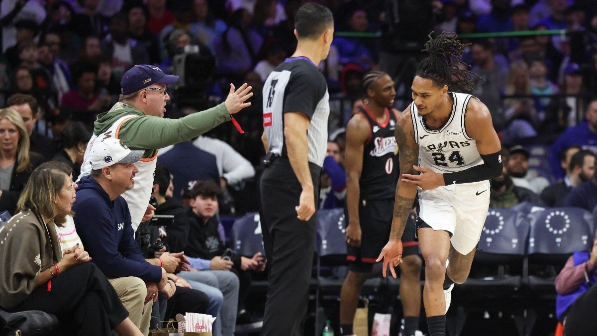 San Antonio Spurs’ten, Philadelphia 76ers’a 40 sayı fark
