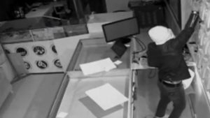 Şanlıurfa’da kuyumcu dükkanına giren hırsız, jandarmanın kararlı çalışmasıyla yakalandı