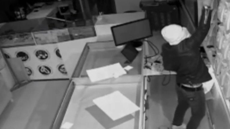 Şanlıurfa’da kuyumcu soygunu kamerada