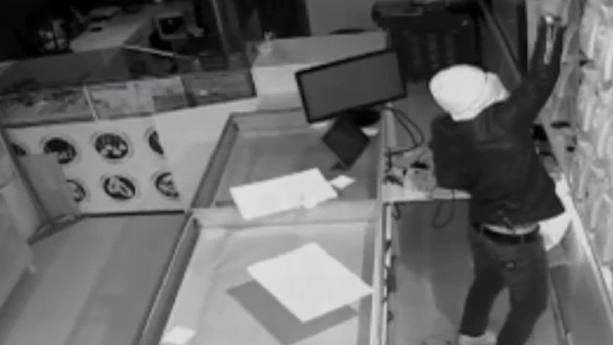 Şanlıurfa’da kuyumcu soygunu kamerada