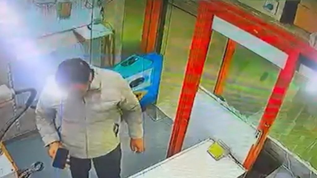 Şanlıurfa’da telefon hırsızlığı kamerada