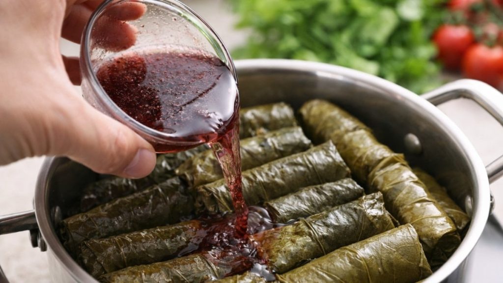 Sarmaları unutulmaz kılan detay: Suyuna ekleyin