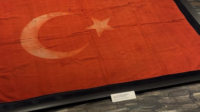 Şehit Kamil’in tabutundaki Türk bayrağı Panorama Müzesi’nde