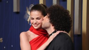 Selena Gomez eleştirilere cevap verdi! Kocasının pis ayaklarını öptü