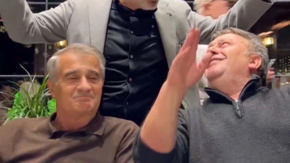 Şenol Güneş ve İsmail Türüt’ten “Ben seni sevduğumi” performansı