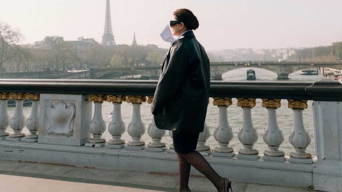 Sibel Can Paris’te! Kareleri beğeni topladı