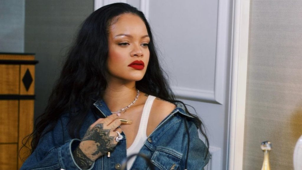 Silahlı saldırıya uğramıştı! Rihanna evinin çevresine etten duvar ördürdü