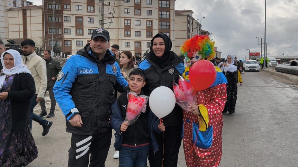 Şırnak’ta Nevruz coşkusu: Polis çocuklara pamuk şeker ve balon dağıttı