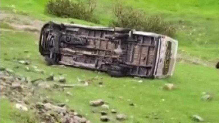 Şırnak’ta öğrenci servisinin şarampole devrilmesi sonucu 5 kişi yaralandı