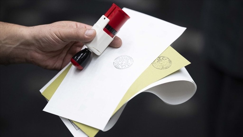 Son seçim anketi: AK Parti zirvedeki yerini koruyor