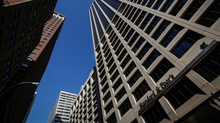 S&P Irak’ın kredi notunu negatif izlemeye aldı