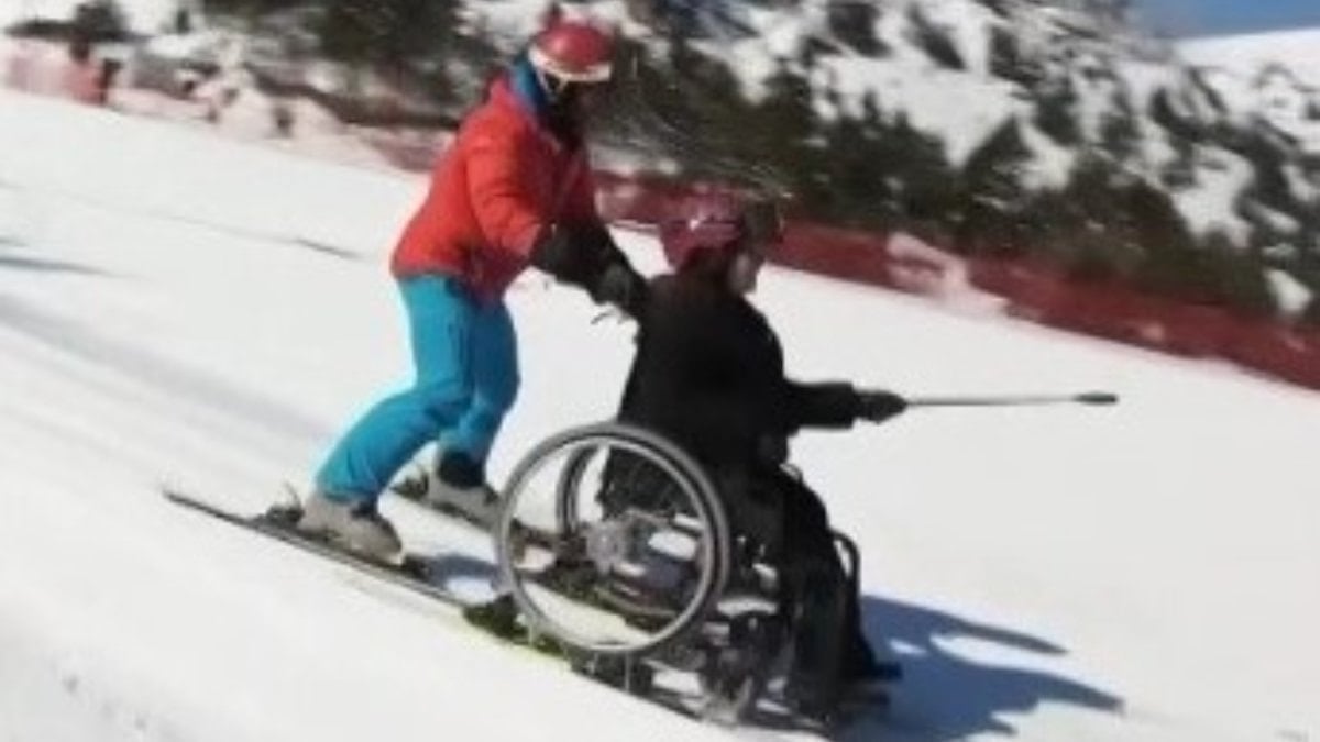 Tekerlekli sandalyeyle Ergan Dağı’nda hayalini gerçekleştirdi