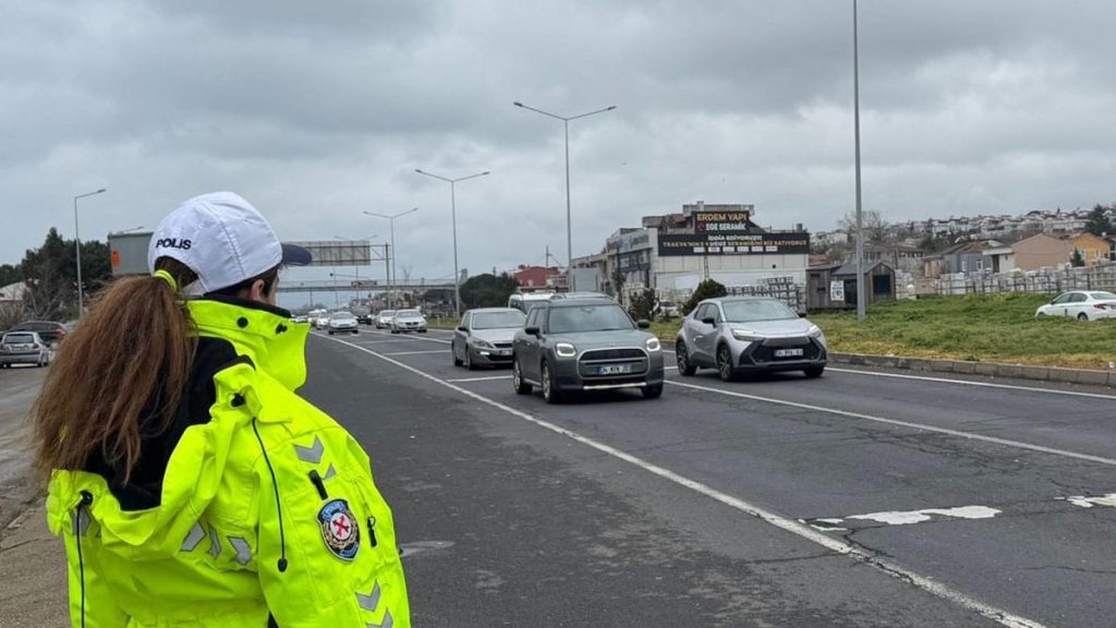 Tekirdağ-İstanbul kara yolunda araç yoğunluğuna çare: Ağır vasıtalara kısıtlama