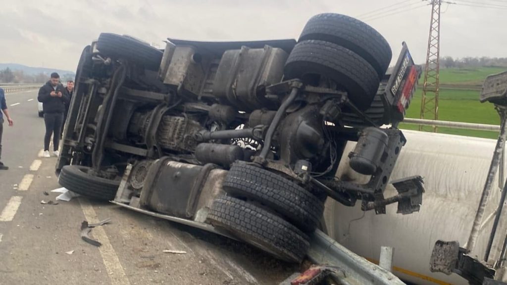 Tekirdağ’da tır kazası: Sürücü olay yerinde hayatını kaybetti
