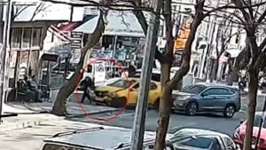 Tekirdağ’da yaşlı kadın, kontrolden çıkan araçtan son anda kurtuldu