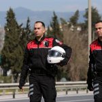 Telsiz sesleriyle büyüyen ikizler, polis babalarının izinde Aydın sokaklarında görevde