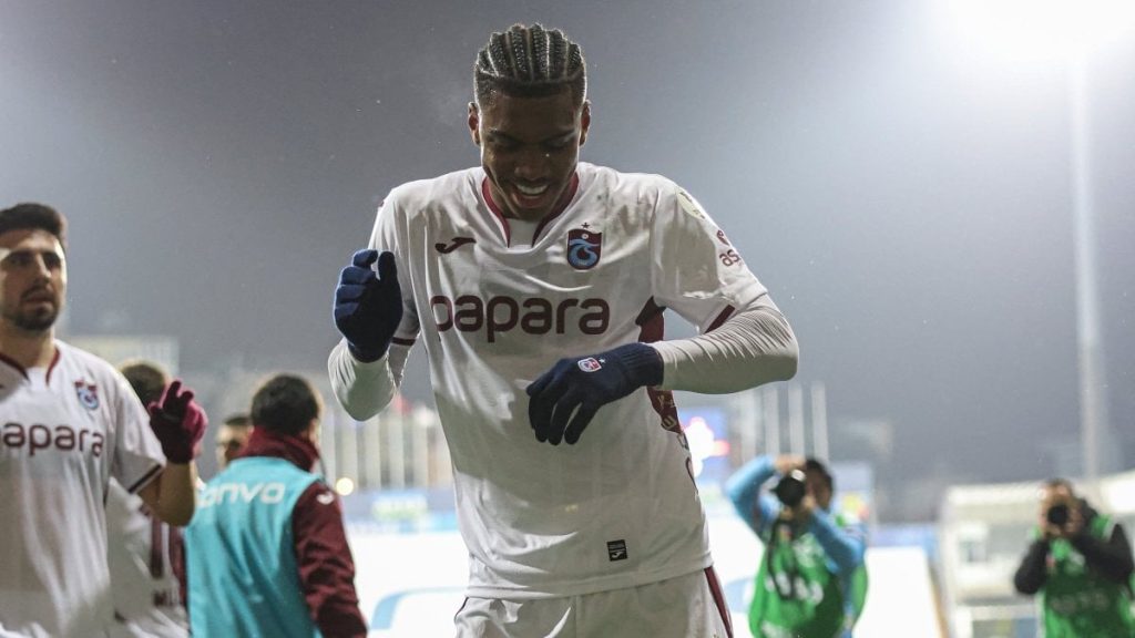 Trabzonspor, Eyüpspor’u tek golle geçti