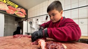 Trabzon’un ‘Junior Kasap’ı sosyal medyanın gözdesi oldu