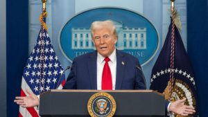 Trump: Birçok ülke Hürmüz Boğazı’na savaş gemilerini gönderecek