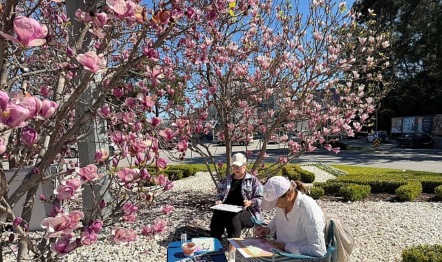 Turistler Kemer’de manolyaları resmediyor