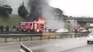 Tuzla TEM Otoyolu’nda tır yangını