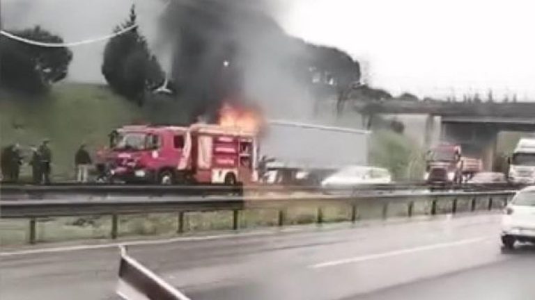 Tuzla TEM Otoyolu’nda tır yangını
