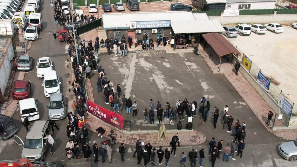 Ülke genelinde APP plaka paniği: Ceza korkusuyla kuyruklar oluştu