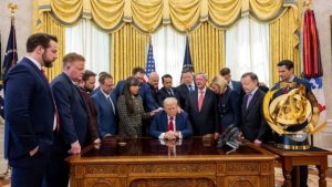 Ümit Yenişehirli yazdı: Oval Ofis’teki tuhaf yemin