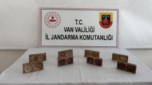 Van’da altın ham maddeli 8 tarihi eser ele geçirildi