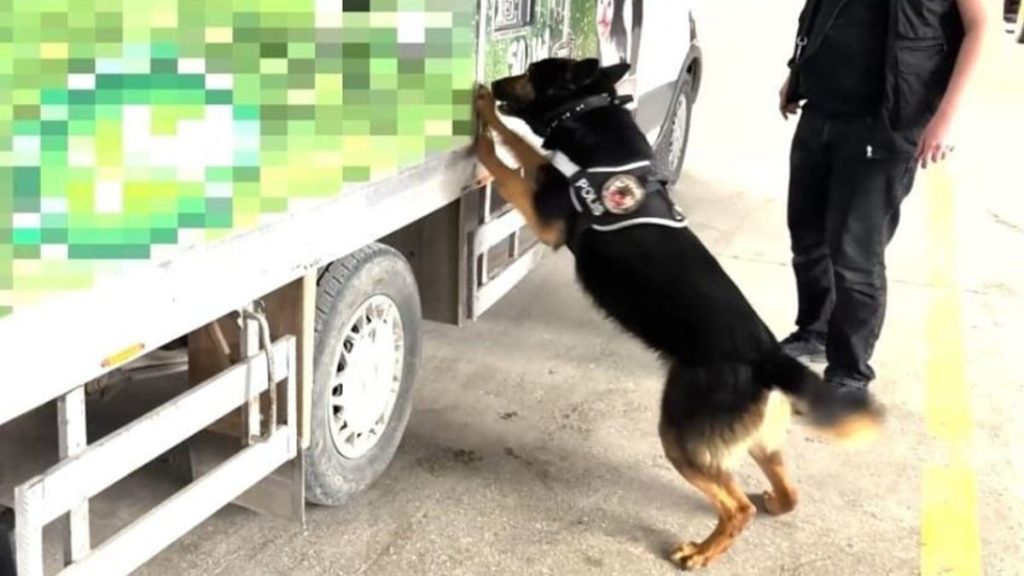 Van’da kamyonette 90 kilo uyuşturucu bulundu