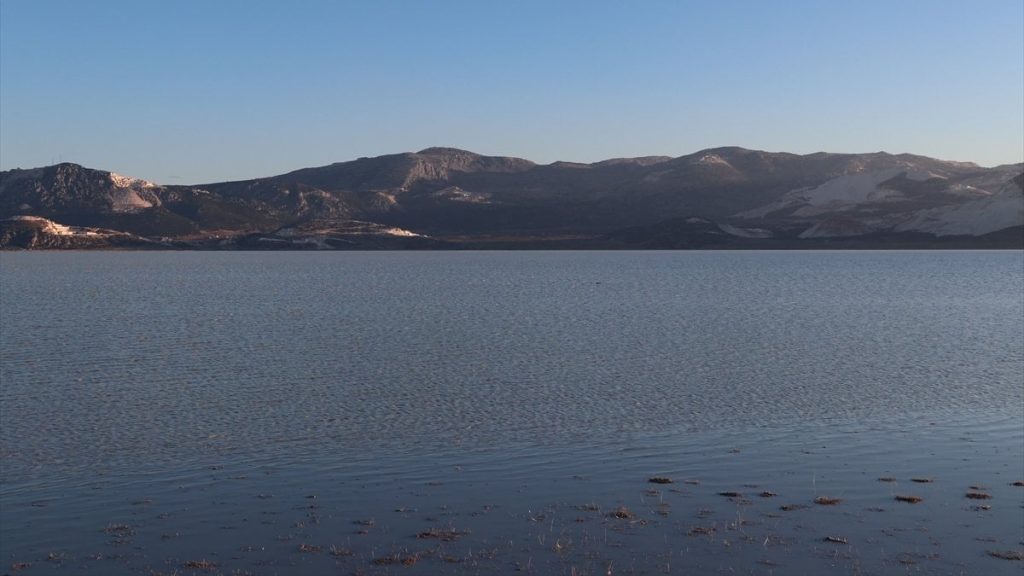 Yağışlar Salda ve çevresindeki göllere can verdi