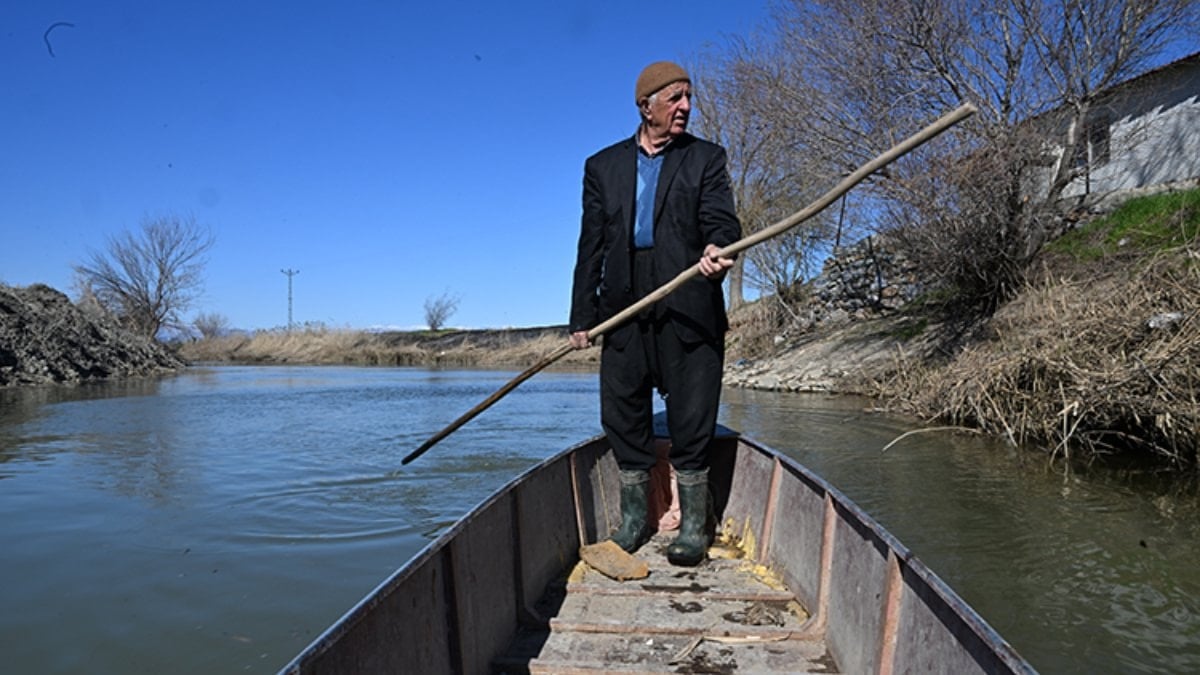 ‘Yerli Robinson’ 10 yıl aradan sonra Gavur Gölü’ndeki adacığına geri döndü