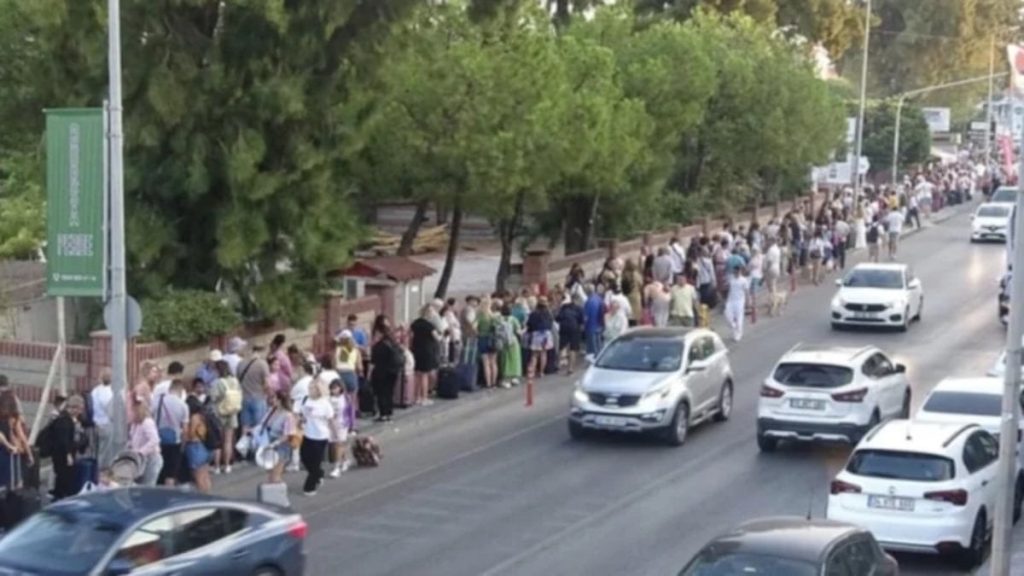 Yunanistan Türk turistlere yönelik ekspres vize uygulamasını uzattı