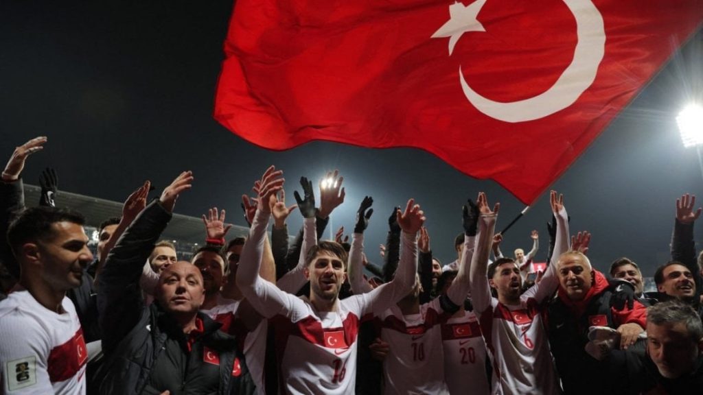 24 yıllık hasreti bitiren A Milli Futbol Takımı’ndan gecenin karesi