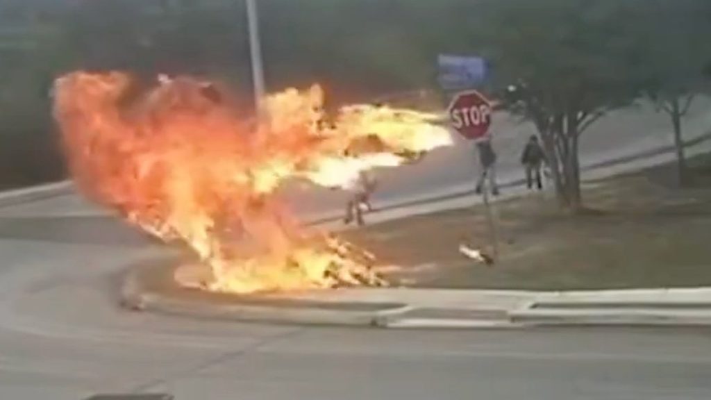 ABD’de motosiklet faciası: Patlayan araç alev aldı, sürücü alevler içinde kaçtı