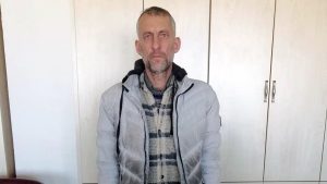 Adana’da dolandırdığı kişilerden çaldığı ürünleri satışa çıkardı