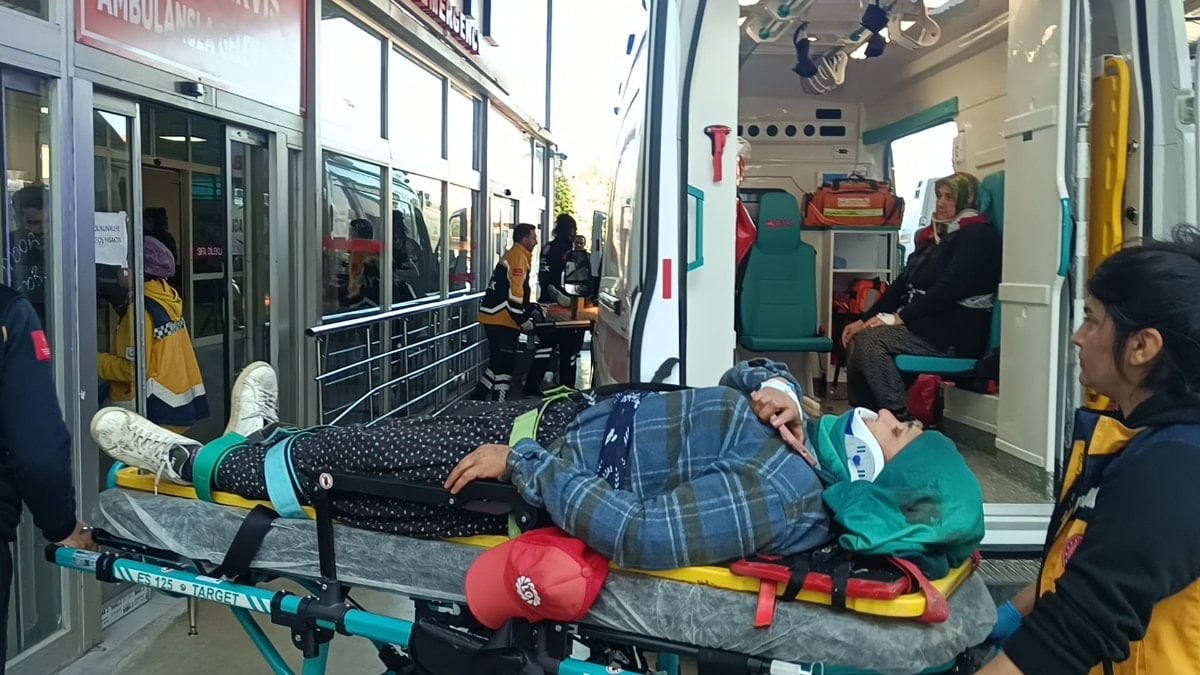 Adana’da tarım işçilerini taşıyan minibüs kaza yaptı