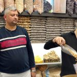 Afyonkarahisar’da çırak bulamadığı için çocuklarına meslek öğretiyor