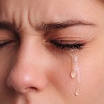 Ağlama isteğini bastıran 6 yöntem