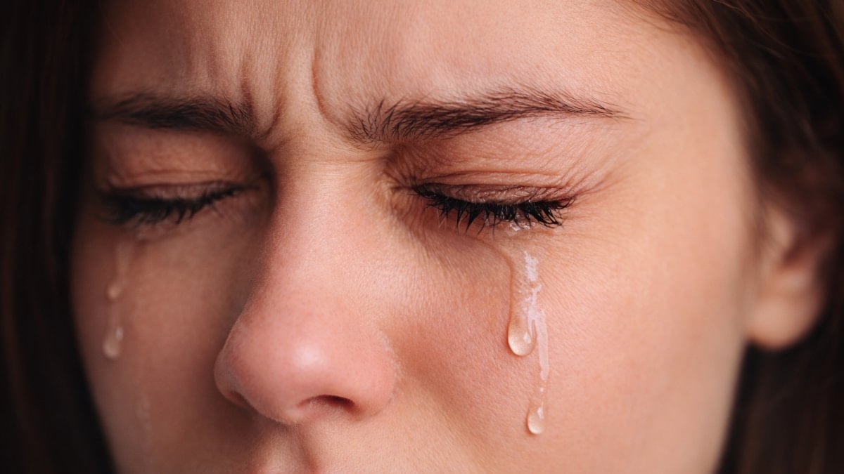 Ağlama isteğini bastıran 6 yöntem