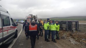 Aksaray’da yolcu otobüsü devrildi: Yaralılar var