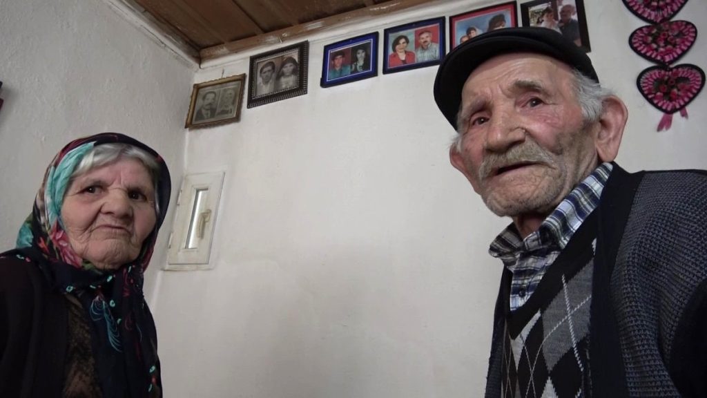 Amasya’da 67 yıldır aynı yastığa baş koyuyorlar