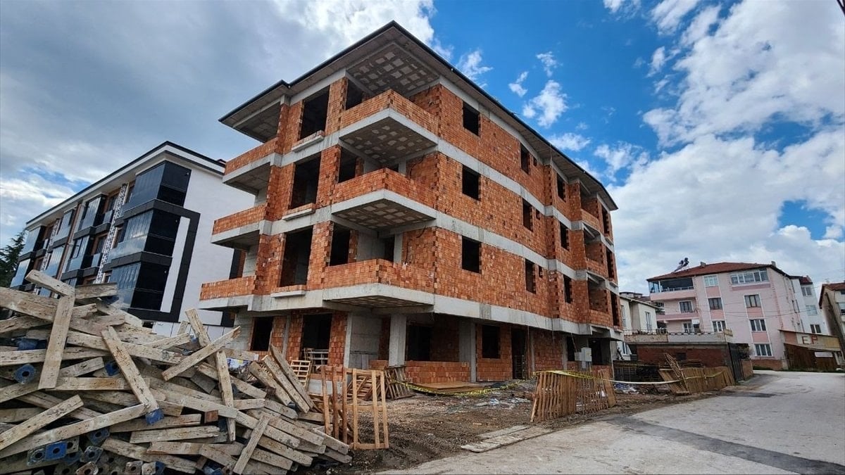 Amasya’da inşaatın çatısından düşen işçi yaşamını yitirdi