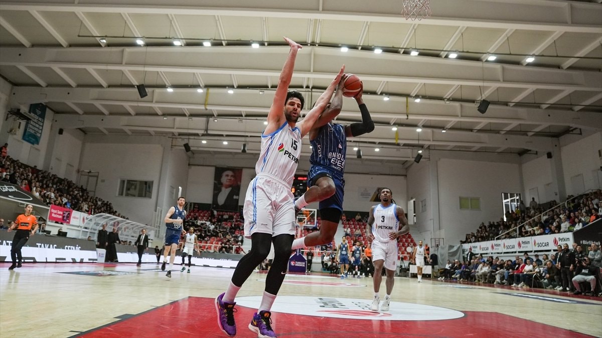 Anadolu Efes’ten Aliağa Petkimspor’a 25 sayılık fark!