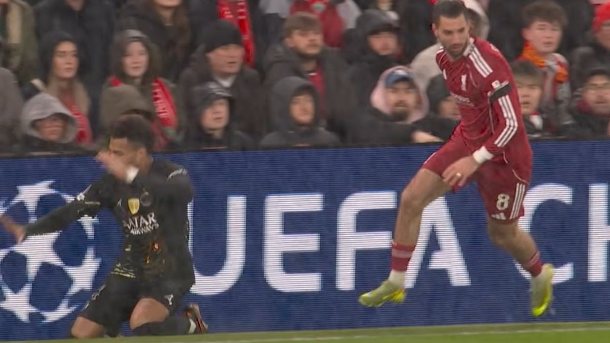Anfield’da talihsiz olay! Noa Lang’ın ardından Desire Doue de sakatlandı